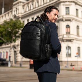 Mochila Masculina Grande Executiva de Couro para Notebook Tradicional Preta