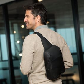 Mochila Masculina Transversal Resistente à Agua Advanced Preta