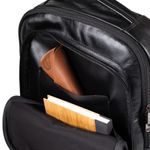 0226812458001---MOCHILA-MASCULINA-DE-COURO-JOA-PRETO-U--6-