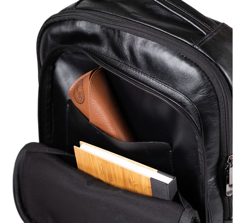 0226812458001---MOCHILA-MASCULINA-DE-COURO-JOA-PRETO-U--6-