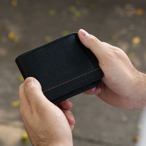 Carteira Masculina de Couro com Porta Cartão e Notas Orange Preta