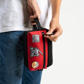 Necessaire Viagem Filme Deadpool & Wolverine Vermelha - Edição Especial Marvel
