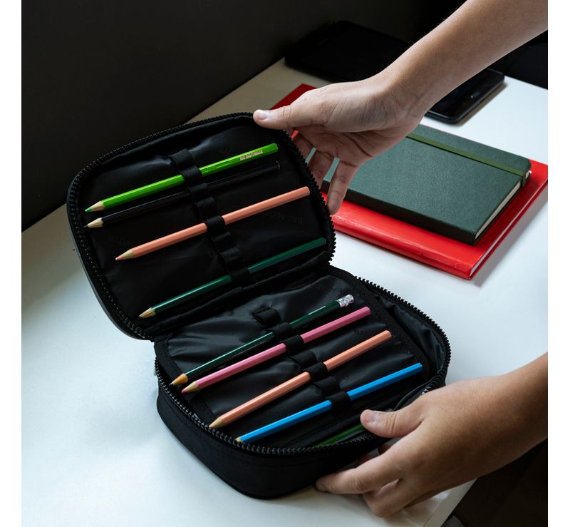 0160863458001---ESTOJO-GDE-COLOR-BLOCK-25J--PRETO-U_H--2-