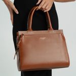 0280796152001---BOLSA-DE-MAO-PREMIUM-COURO-SOFT-GRANDE--CARAMELO_H--2-