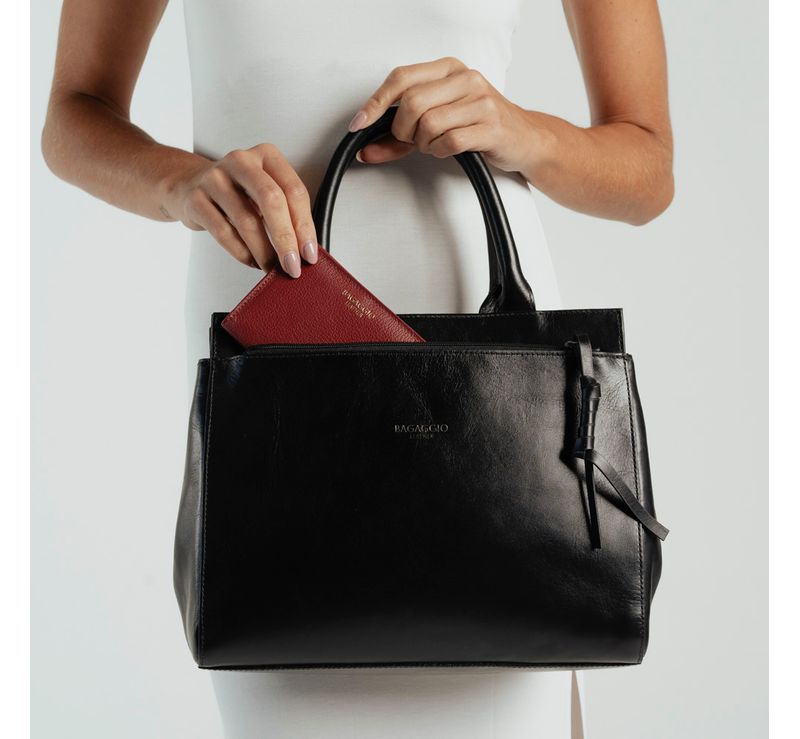 0280796458001---BOLSA-DE-MAO-PREMIUM-COURO-SOFT-GRANDE--PRETO_H--3-