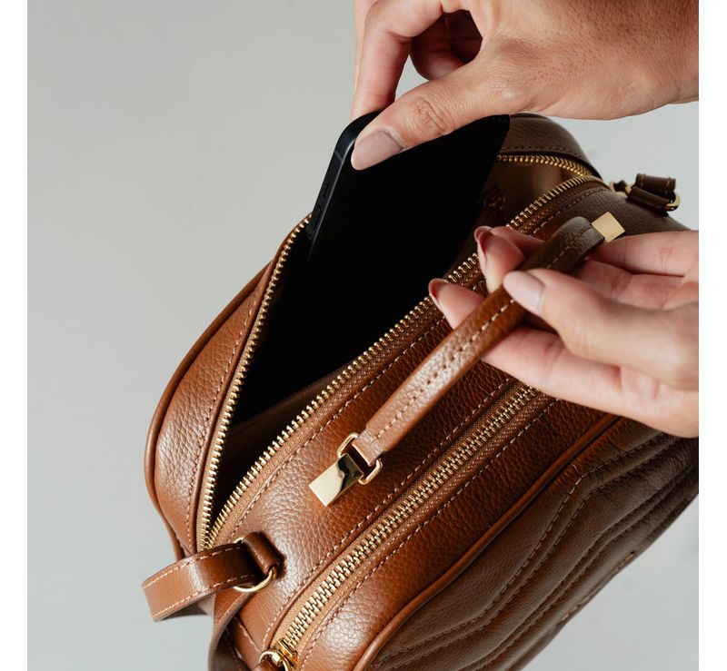0280801152001---BOLSA-TIRACOLO-ZIG-ZAG-COURO-MATELASSE-MEDIA--CARAMELO_H--4-