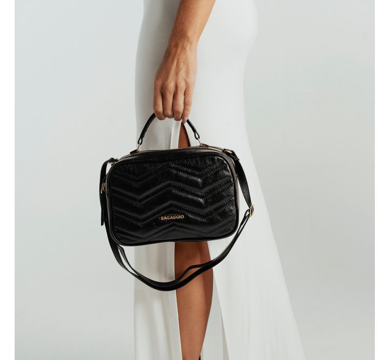 0280801458001---BOLSA-TIRACOLO-ZIG-ZAG-COURO-MATELASSE-MEDIA--PRETO_H--2-