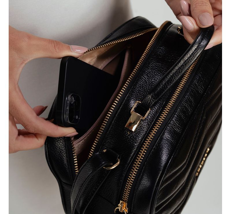 0280801458001---BOLSA-TIRACOLO-ZIG-ZAG-COURO-MATELASSE-MEDIA--PRETO_H--3-