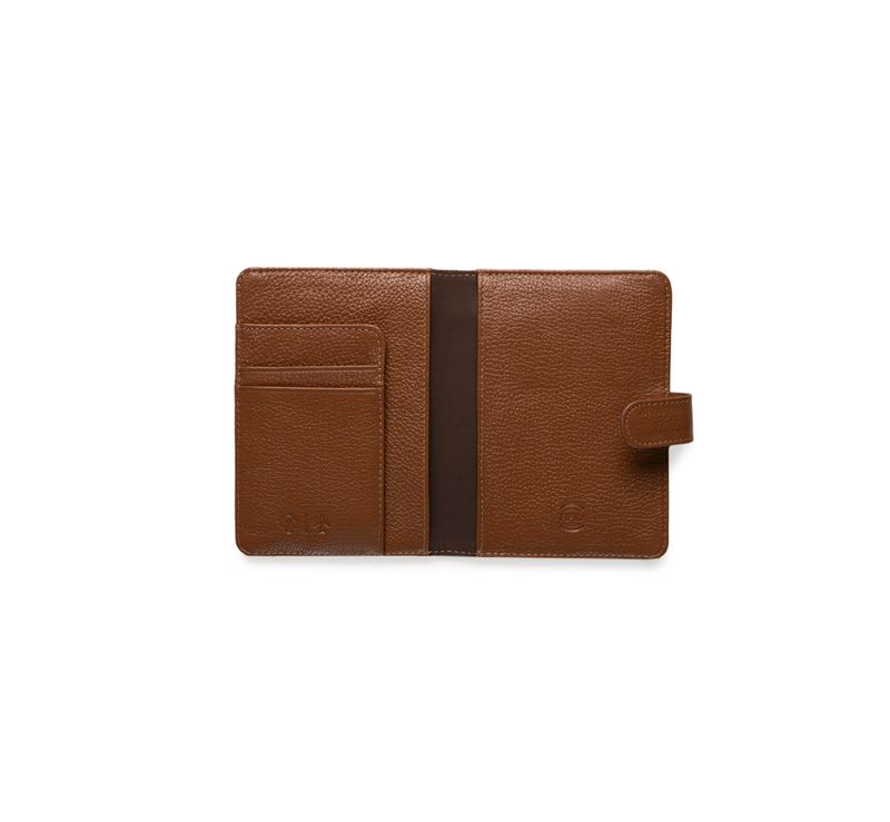 0160963152001---PORTA-PASSAPORTE-COURO-BASIC-PEQUENO-RFID--CARAMELO--3-