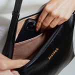 0280799458001---BOLSA-TIRACOLO-COM-TASSEL-COURO-BASIC-MEDIA--PRETO_H--3-