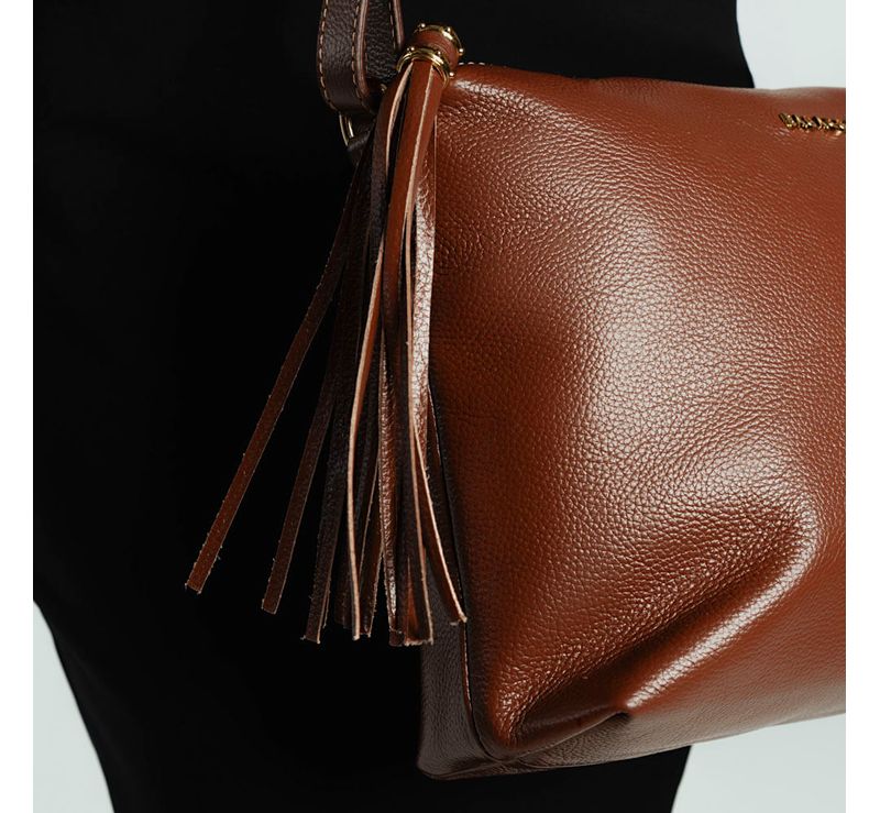 0280799346001---BOLSA-TIRACOLO-COM-TASSEL-COURO-BASIC-MEDIA--MARROM_H--2-