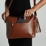 0280799346001---BOLSA-TIRACOLO-COM-TASSEL-COURO-BASIC-MEDIA--MARROM_H--3-