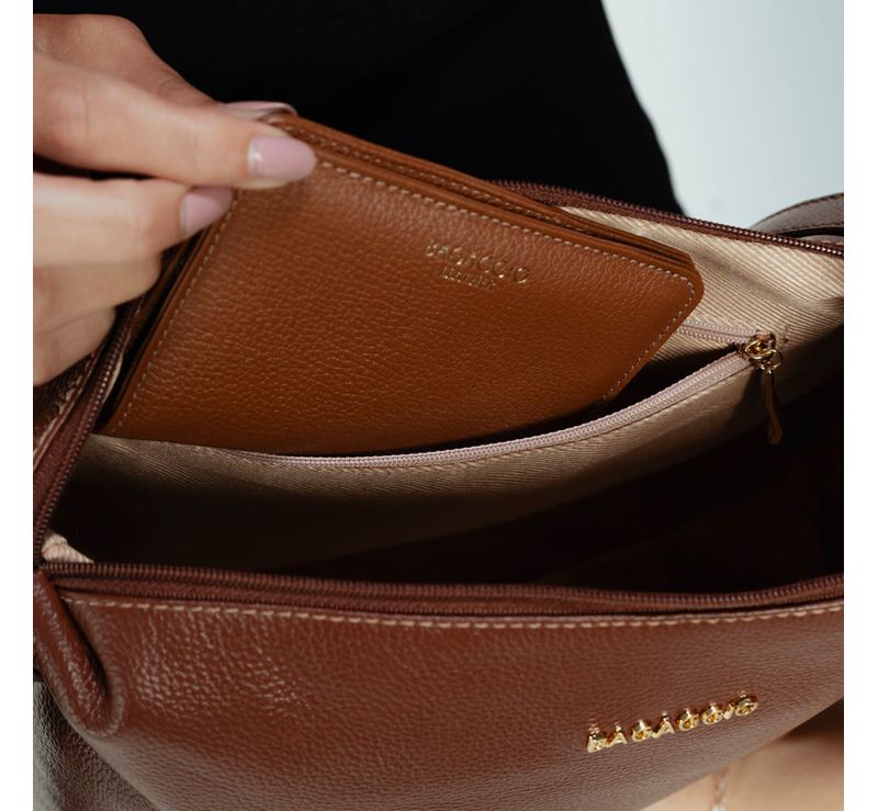 0280799346001---BOLSA-TIRACOLO-COM-TASSEL-COURO-BASIC-MEDIA--MARROM_H--4-