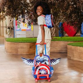 Kit Mochila de Rodinha e Lancheira Térmica Infantil Masculina Capitão América com Asas Removíveis