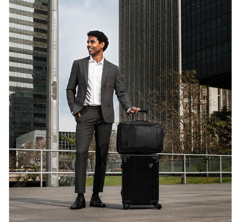 0220271458001---MOCHILA-NOTEBOOK-RESISTENTE-A-AGUA-ADVANCED-GDE-21Y--PRETO-0018670458003---MALA-DE-BORDO-10KG-POLICARBONATO-4-RODAS-KYOTO-II--PRETA_H.jpg