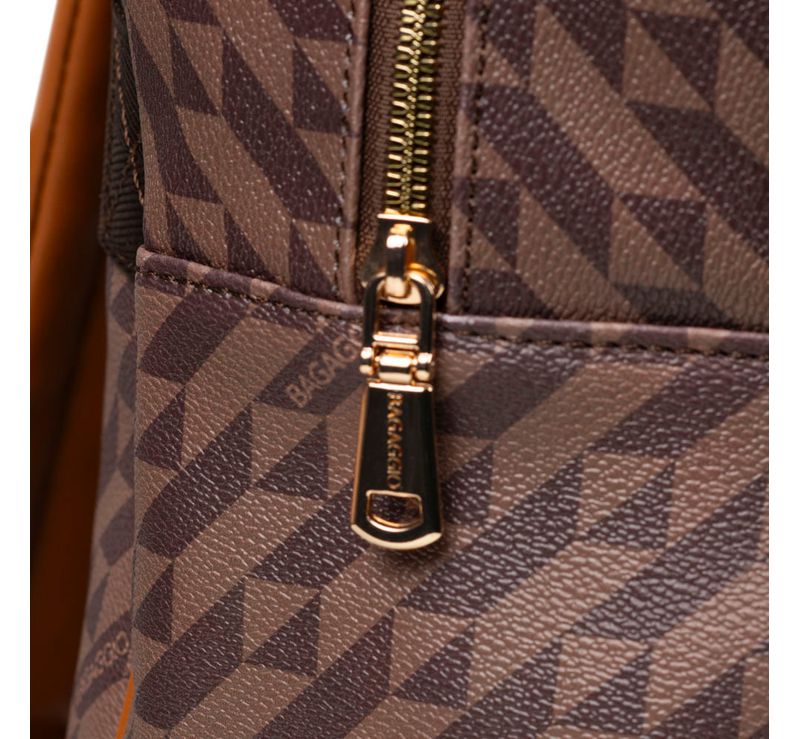 0226815346001---MOCHILA-MONOGRAMA-BG--MARROM--5-.JPG