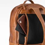 Mochila-Masculina-de-Couro-para-Notebook-Arpoador-Caramelo0232906152001--6-