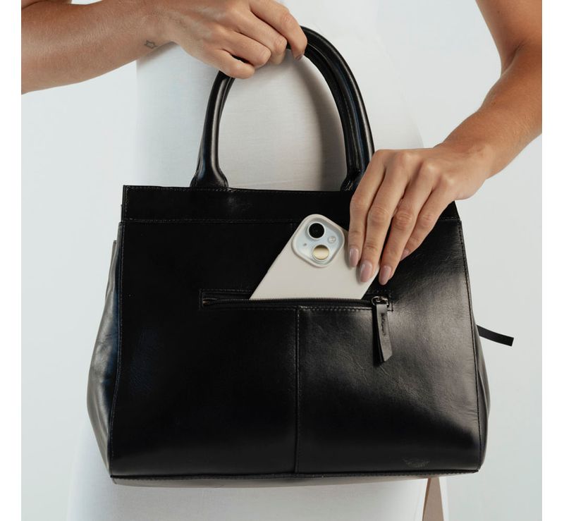 0280796458001---BOLSA-DE-MAO-PREMIUM-COURO-SOFT-GRANDE--PRETO_H--2-