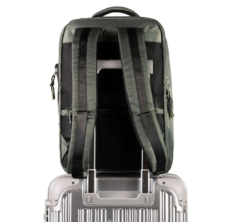 0239384624001---MOCHILA-NYLON-TRAVEL-LIGHT--VERDE--14-.JPG