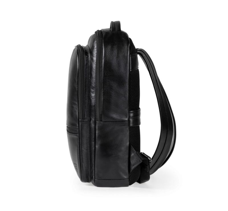 0226812458001--MOCHILA-MASCULINA-DE-COURO-JOA-FLUMINENSE-PRETO-U--3-